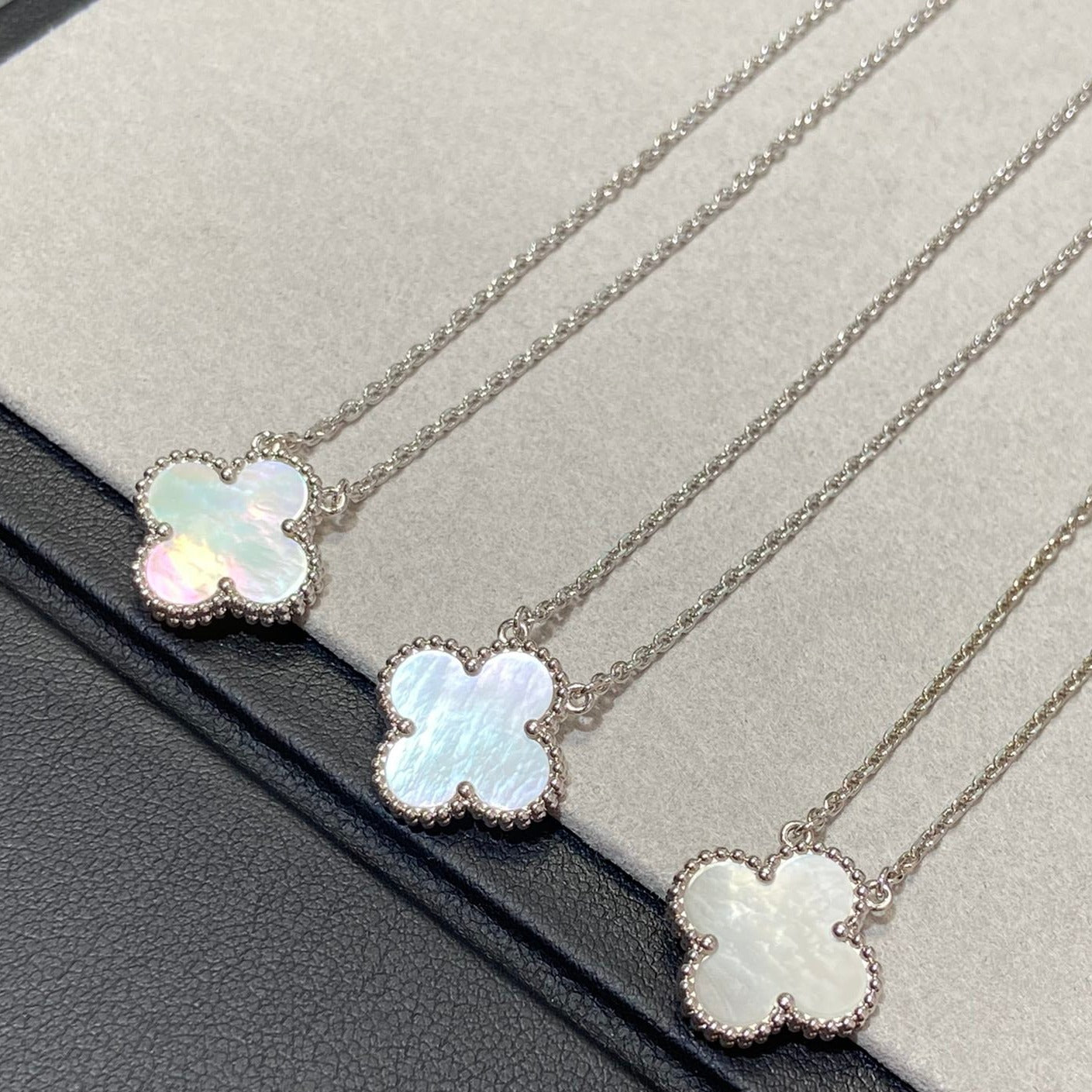 [Royal Jewelry]CLOVER MEDIUM SILVER WHITE MOP NECKLACE
