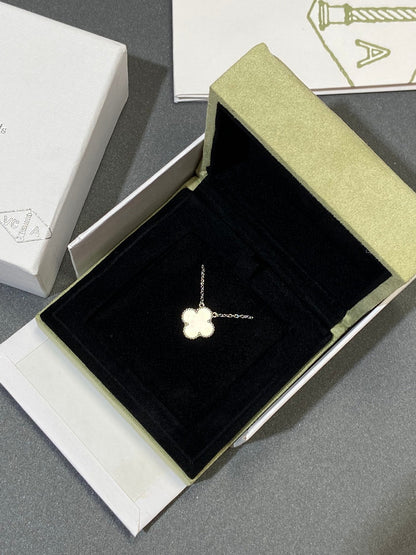 [Royal Jewelry]CLOVER MEDIUM SILVER WHITE MOP NECKLACE