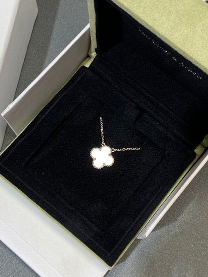 [Royal Jewelry]CLOVER MEDIUM SILVER WHITE MOP NECKLACE