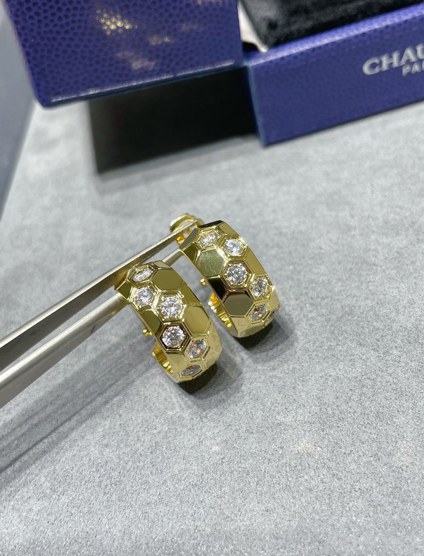 [Royal Jewelry]BEE LOVE DIAMOND HOOP EARRINGS