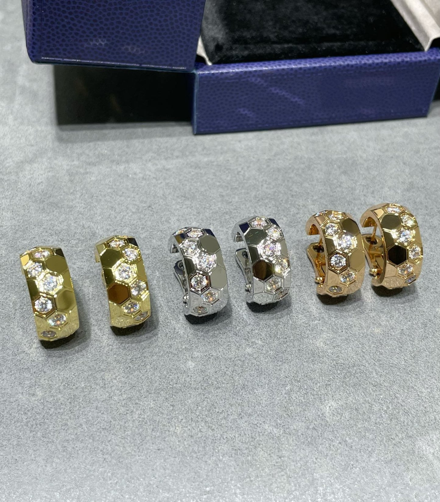 [Royal Jewelry]BEE LOVE DIAMOND HOOP EARRINGS