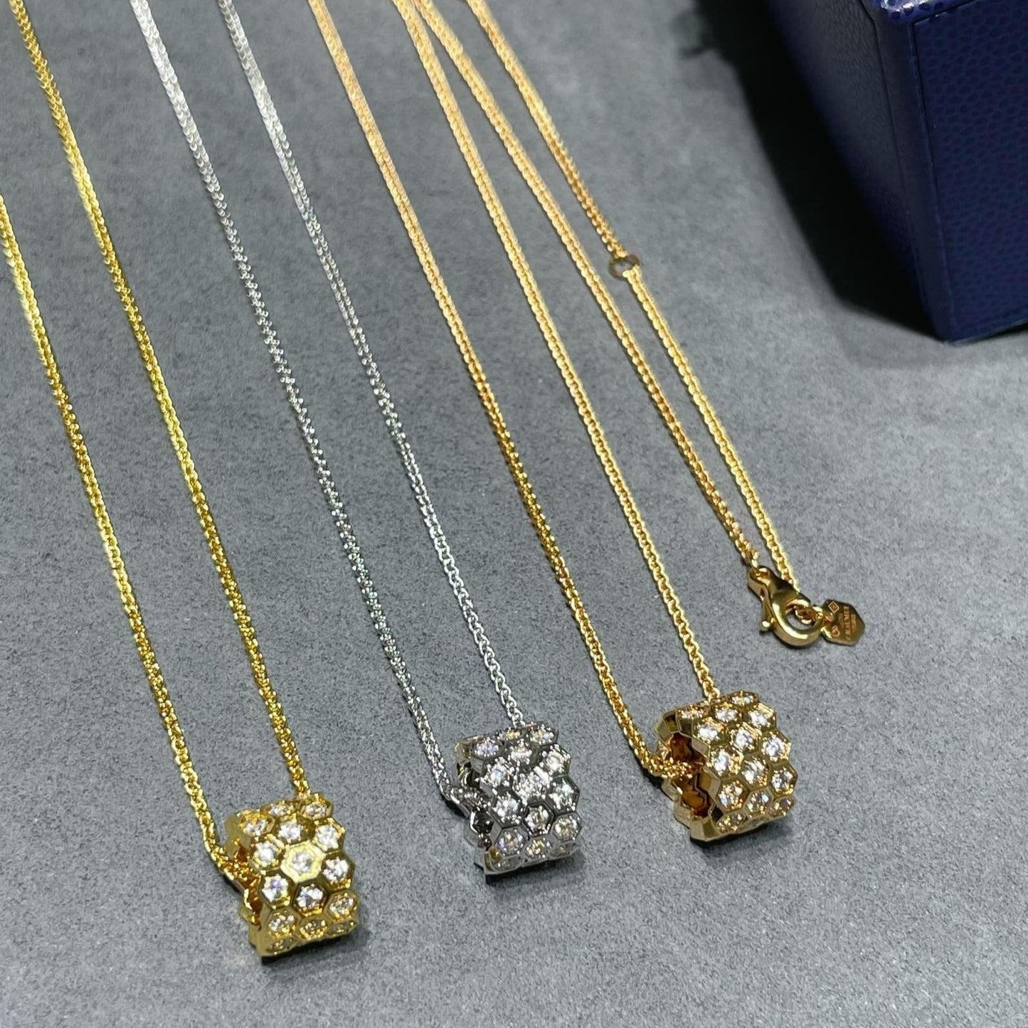 [Royal Jewelry]BEE LOVE DIAMOND PAVED 3 ROW NECKLACE