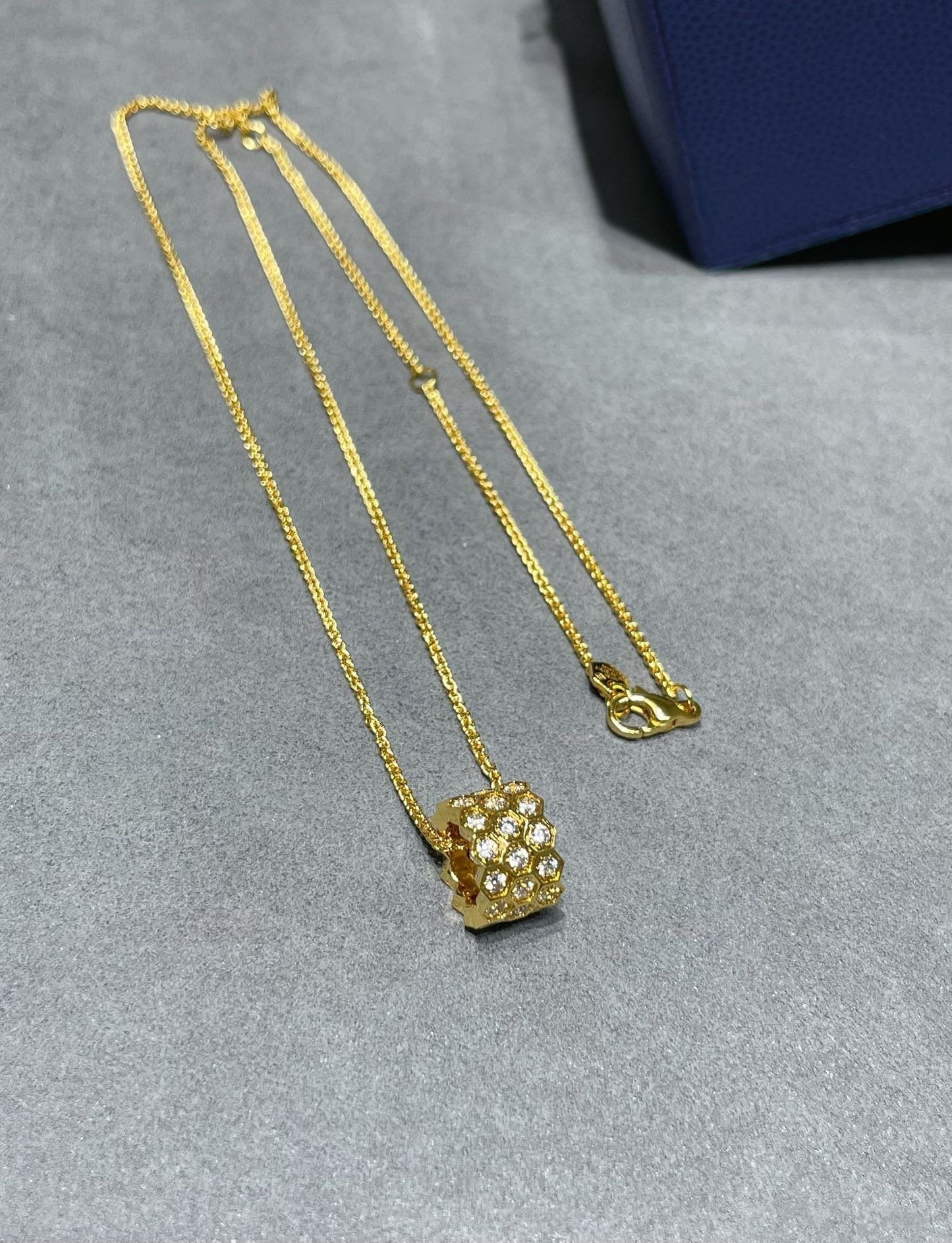 [Royal Jewelry]BEE LOVE DIAMOND PAVED 3 ROW NECKLACE