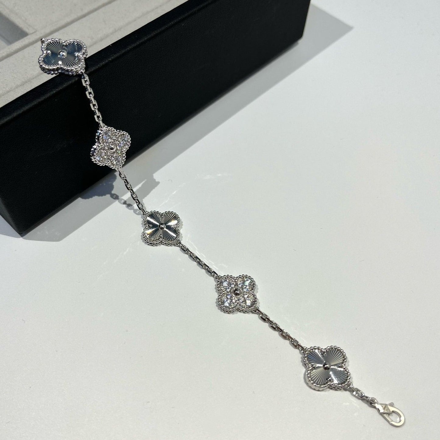[Royal Jewelry]CLOVER 5 MOTIF SILVER DIAMOND BRACELET