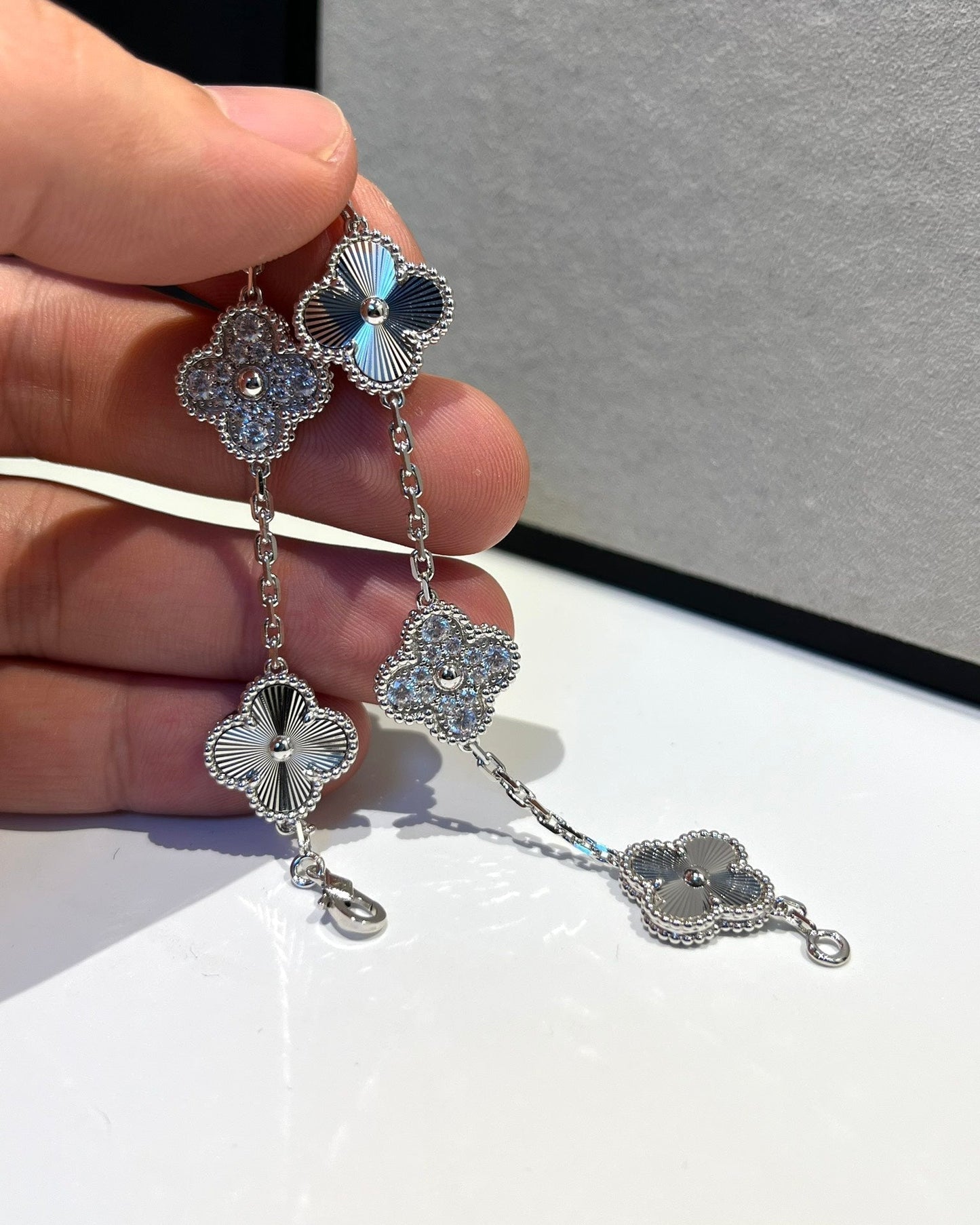 [Royal Jewelry]CLOVER 5 MOTIF SILVER DIAMOND BRACELET