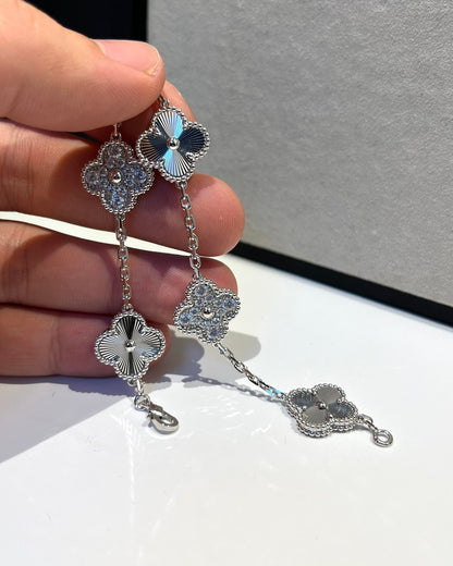 [Royal Jewelry]CLOVER 5 MOTIF SILVER DIAMOND BRACELET