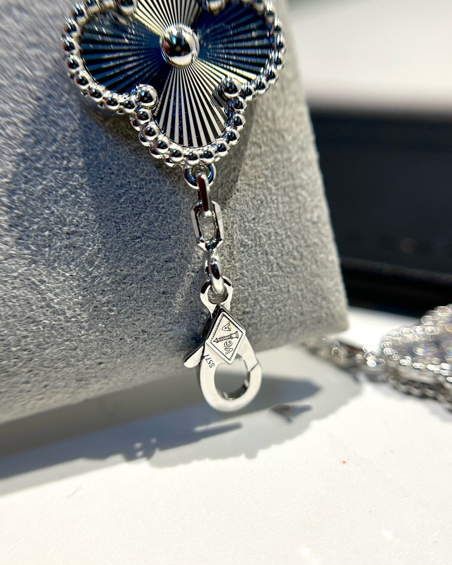 [Royal Jewelry]CLOVER 5 MOTIF SILVER DIAMOND BRACELET