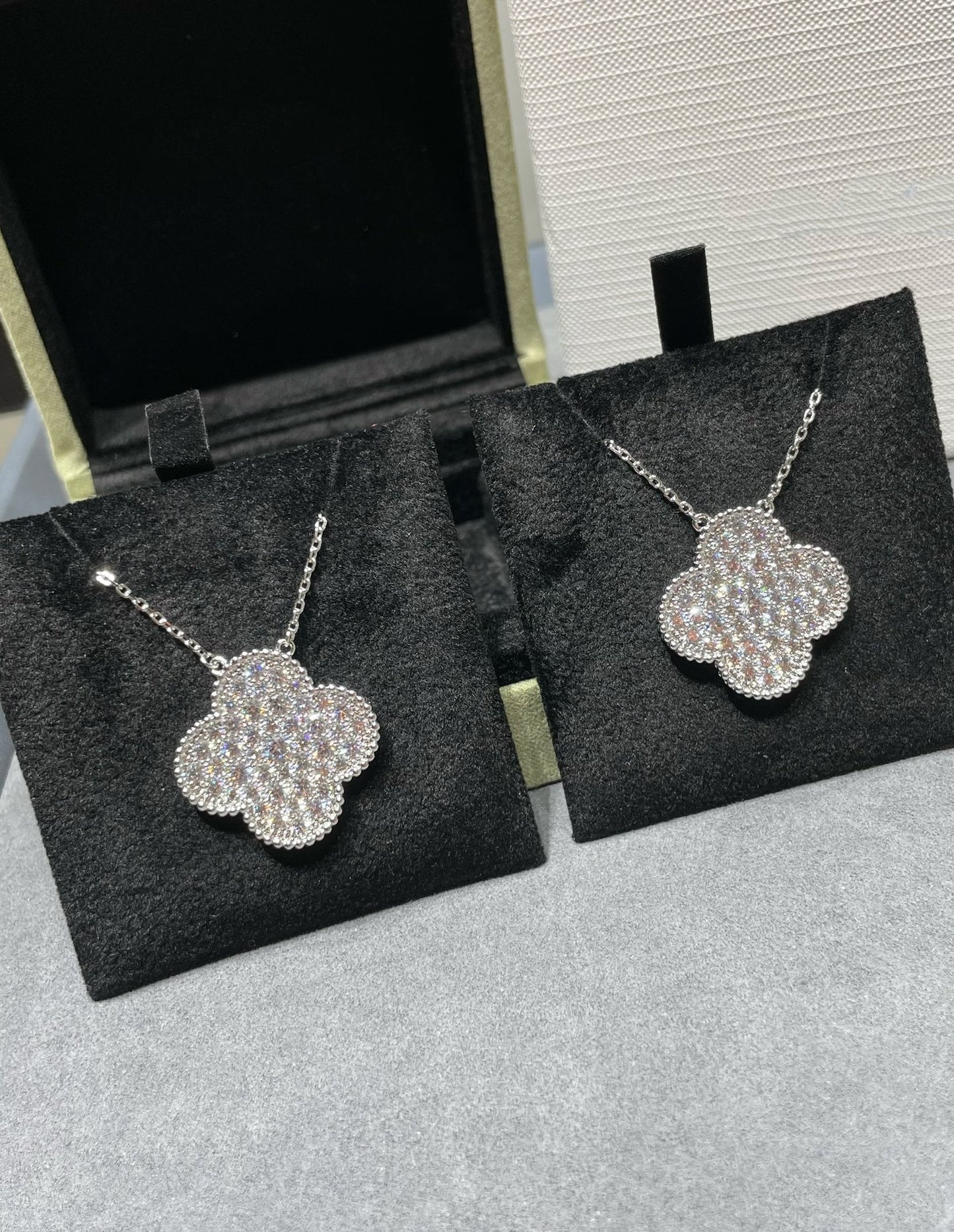 [Royal Jewelry]CLOVER 25MM LARGE PENDANT DIAMOND PAVED SILVER NECKLACE