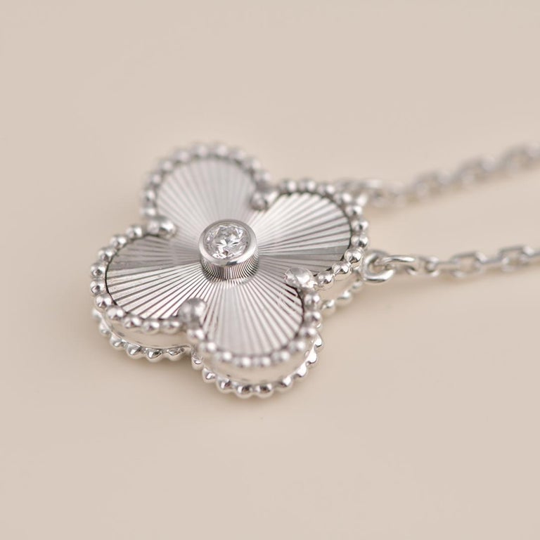 [Royal Jewelry]CLOVER  15MM DIAMOND LASER NECKLACE SILVER