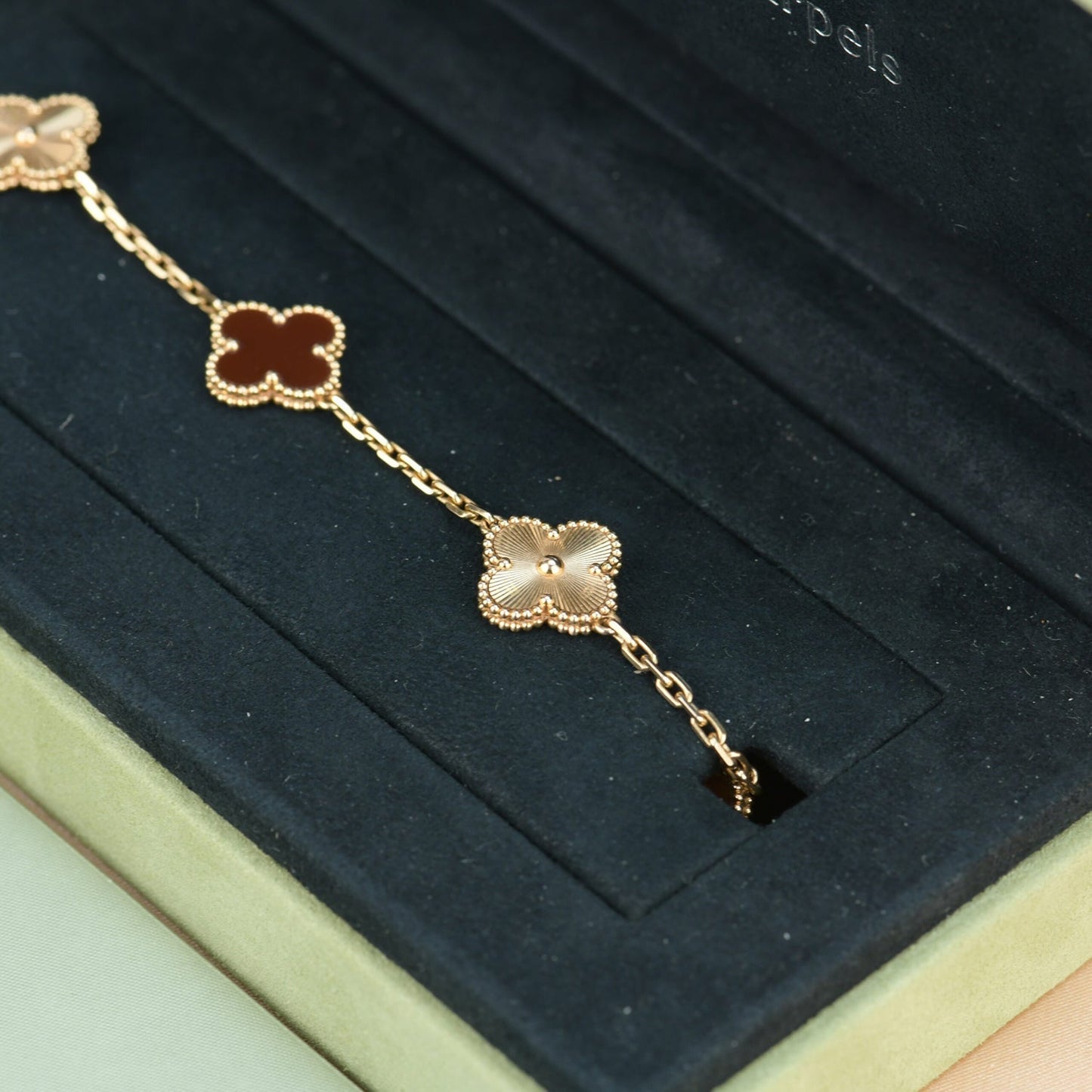 [Royal Jewelry]CLOVER  5 MOTIFS CARNELIAN GOLD BRACELET