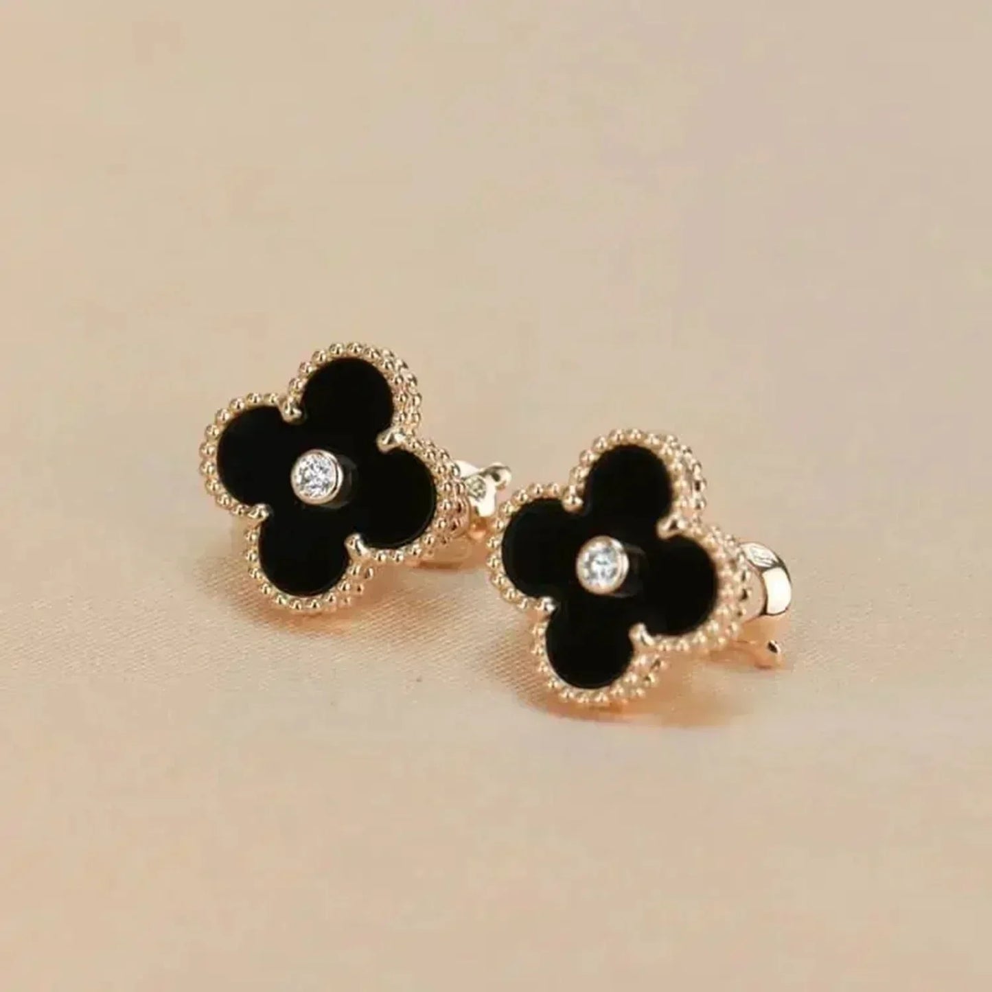 [Royal Jewelry]CLOVER MEDIUM 1 MOTIFS ONYX DIAMOND EARRINGS