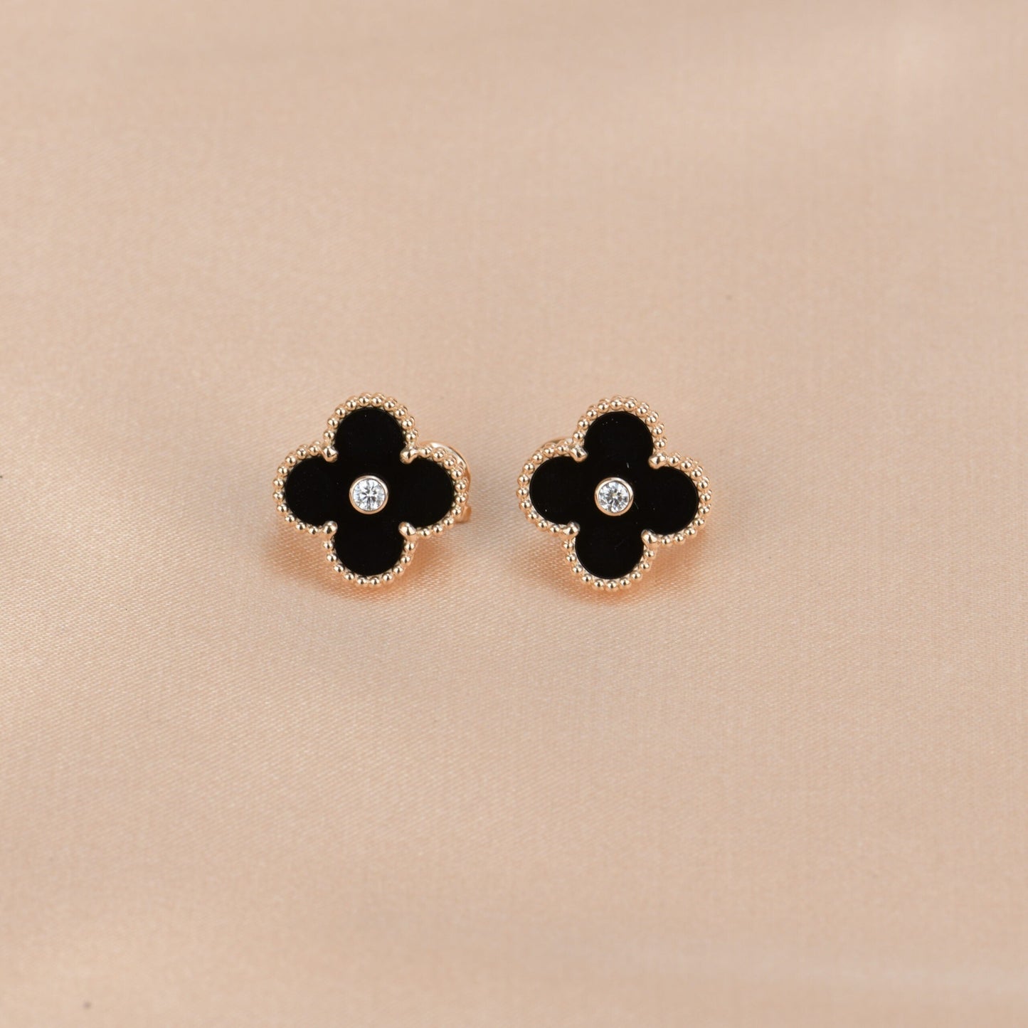 [Royal Jewelry]CLOVER MEDIUM 1 MOTIFS ONYX DIAMOND EARRINGS