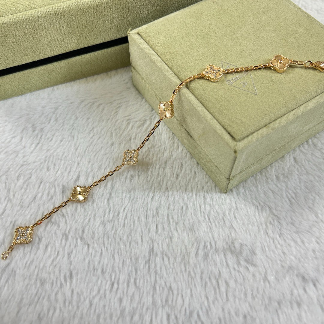 [Royal Jewelry]CLOVER 6 MOTIF DIAMOND LASER BRACELET