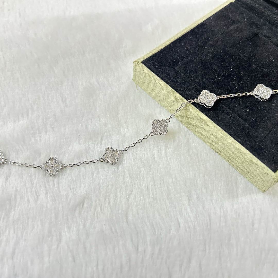 [Royal Jewelry]CLOVER 6 MOTIF DIAMOND BRACELET