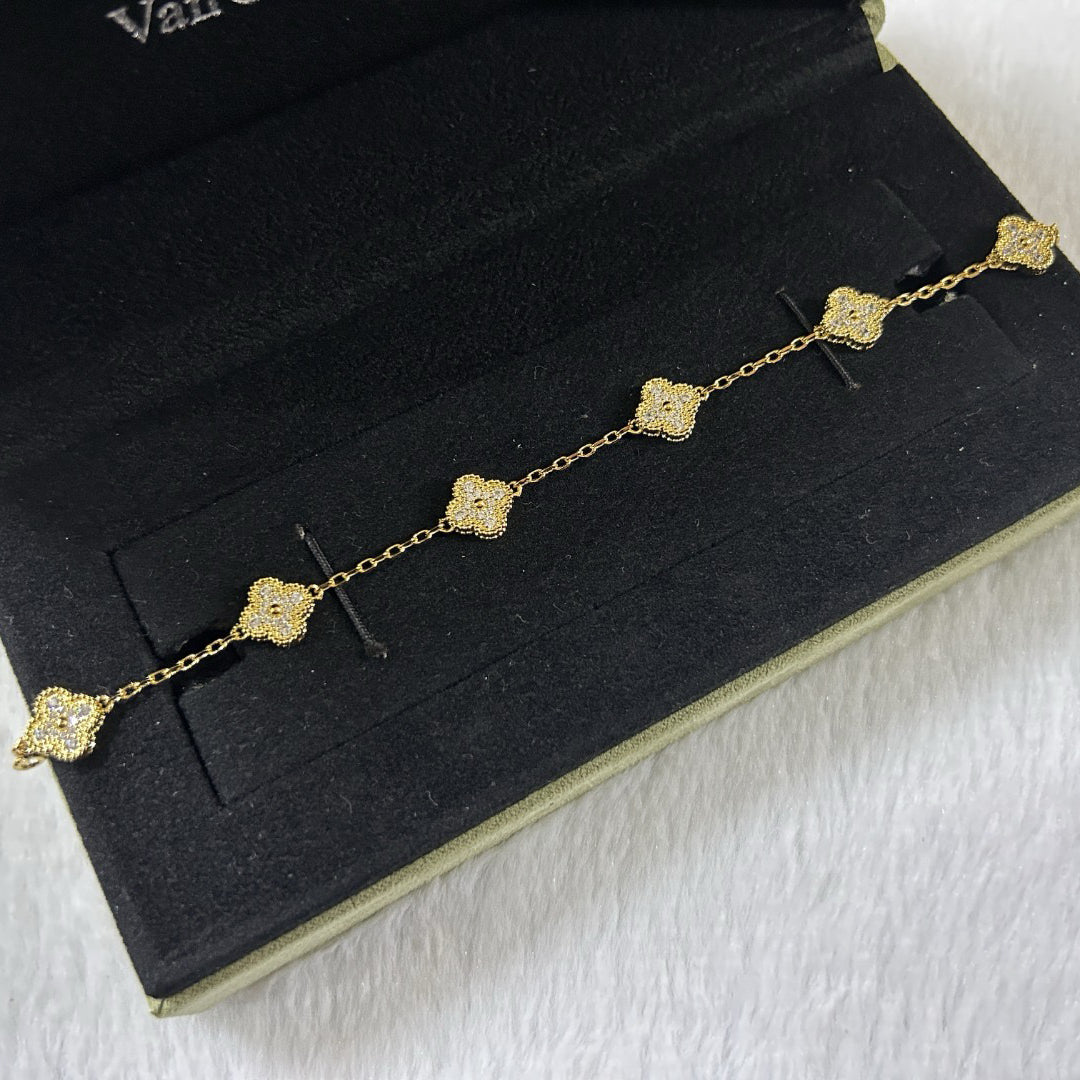 [Royal Jewelry]CLOVER 6 MOTIF DIAMOND BRACELET