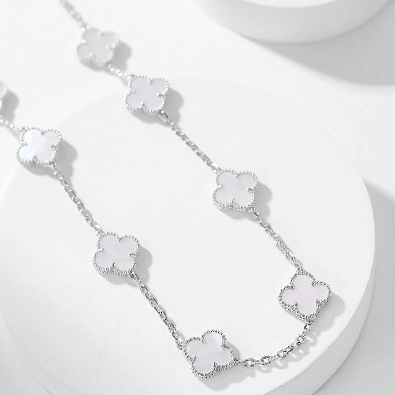 [Royal Jewelry]CLOVERS THE 10-MOTIFS WHITE MOTHER OF PEARL NECKLACE