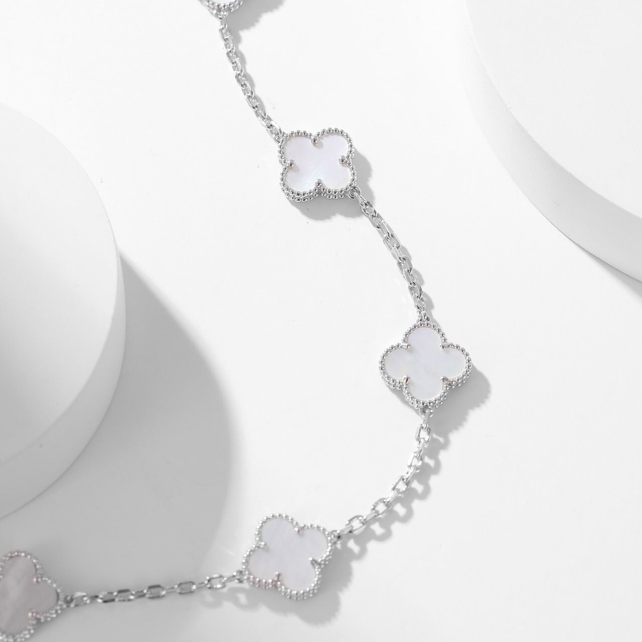[Royal Jewelry]CLOVERS THE 10-MOTIFS WHITE MOTHER OF PEARL NECKLACE