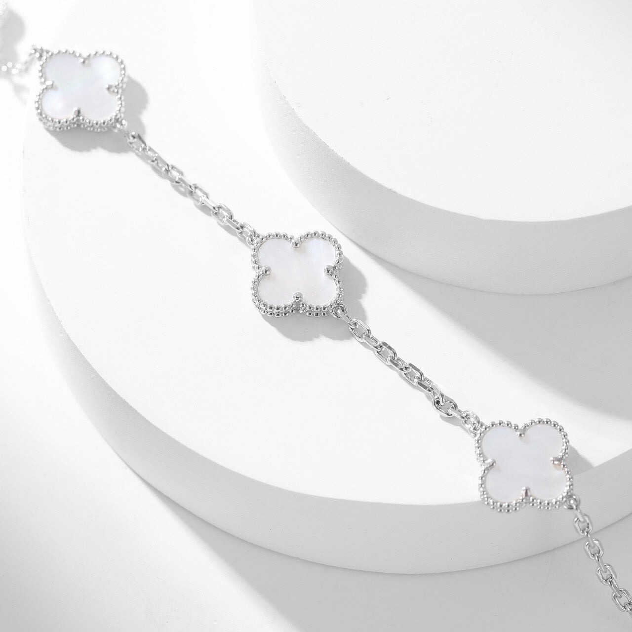 [Royal Jewelry]CLOVERS THE 10-MOTIFS WHITE MOTHER OF PEARL NECKLACE