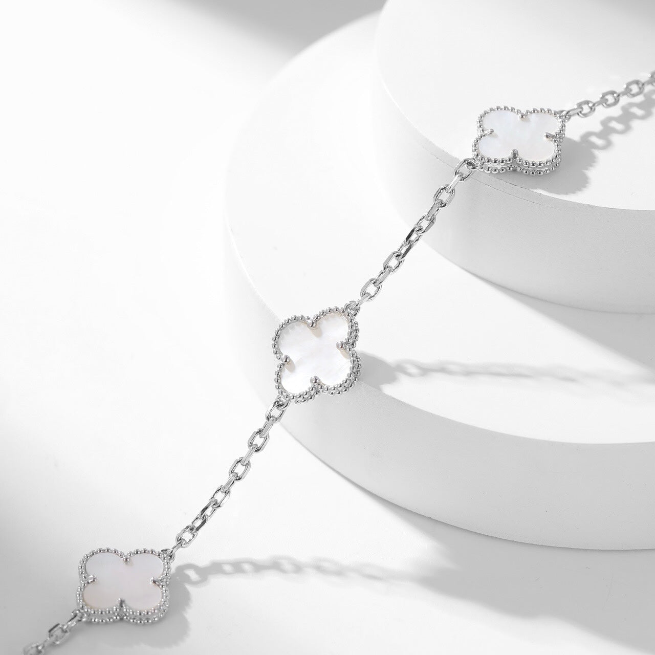 [Royal Jewelry]CLOVERS THE 10-MOTIFS WHITE MOTHER OF PEARL NECKLACE