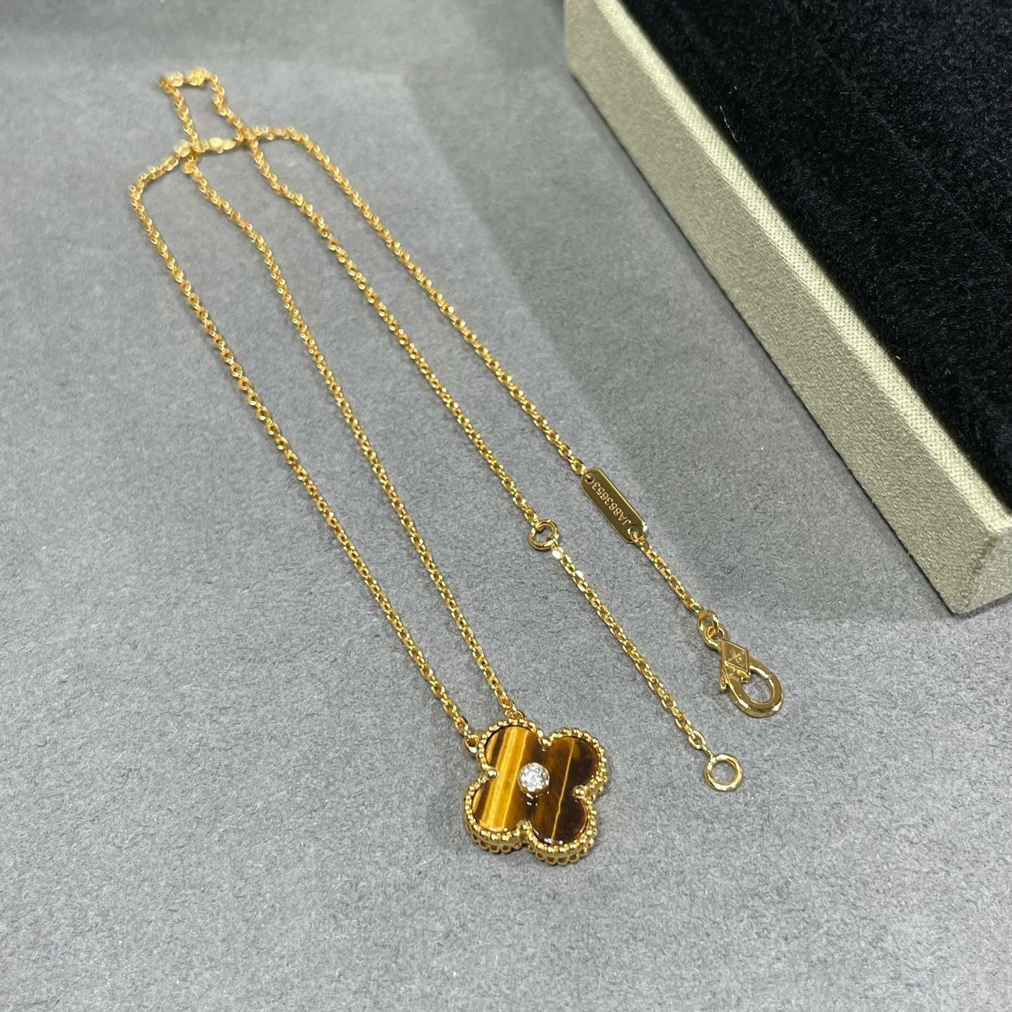 [Royal Jewelry]CLOVER 15MM DIAMOND AND YELLOW TIGER'S EYE AGATE necklace