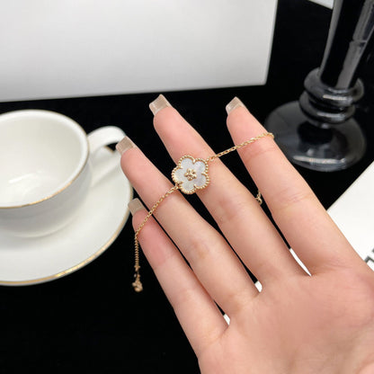 [Royal Jewelry]LUCKY WHITE MOP PLUM BLOSSOM  BRACELET