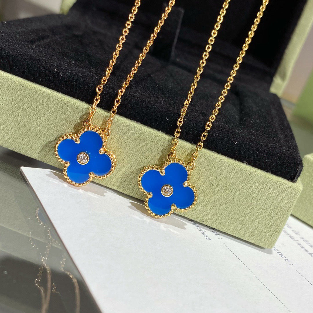 [Royal Jewelry]COLLIER TRÈFLE 15 MM DIAMANT ET AGATE BLEUE