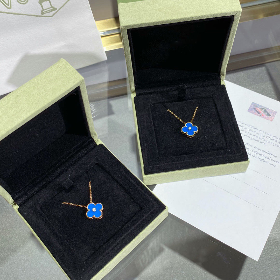 [Royal Jewelry]COLLIER TRÈFLE 15 MM DIAMANT ET AGATE BLEUE