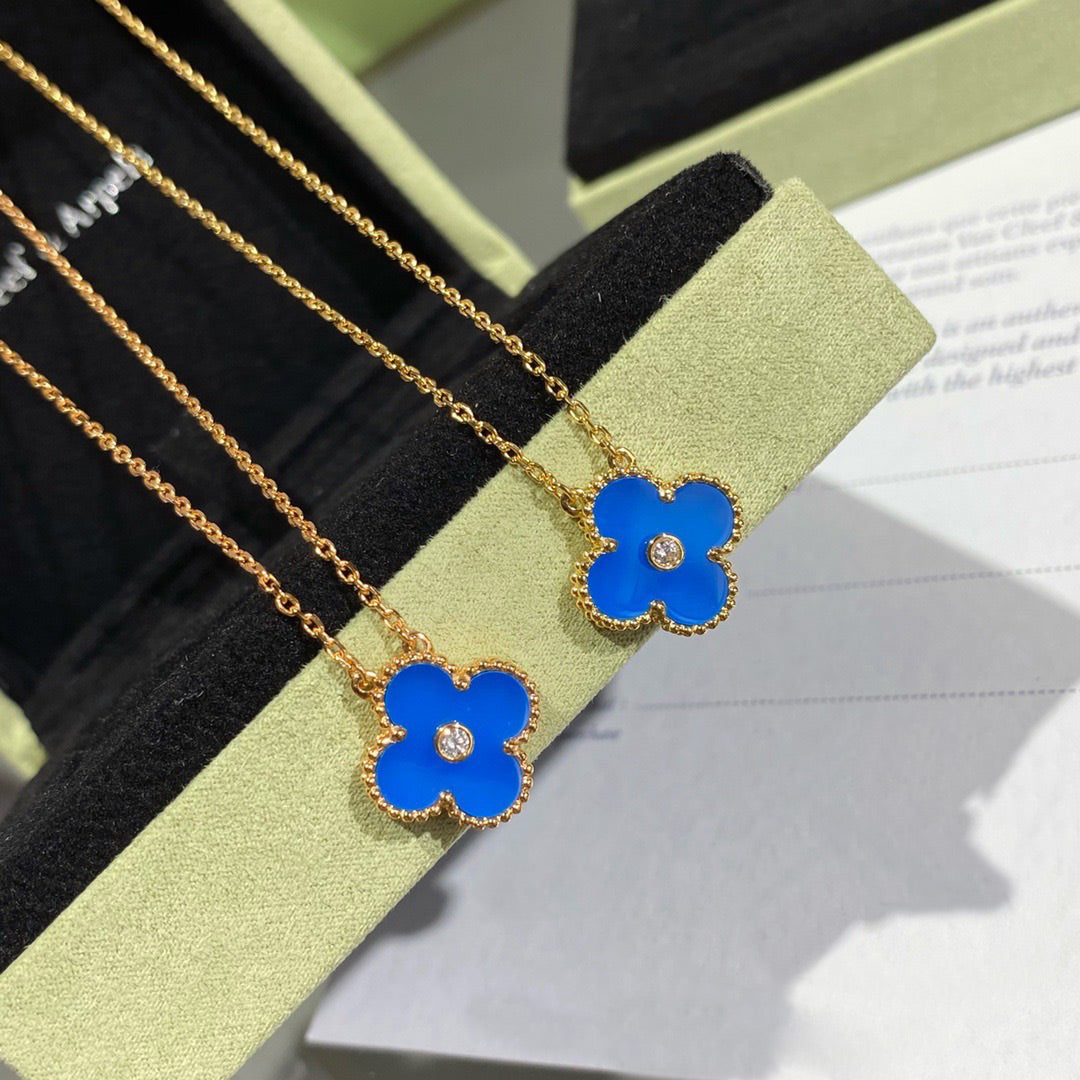 [Royal Jewelry]COLLIER TRÈFLE 15 MM DIAMANT ET AGATE BLEUE