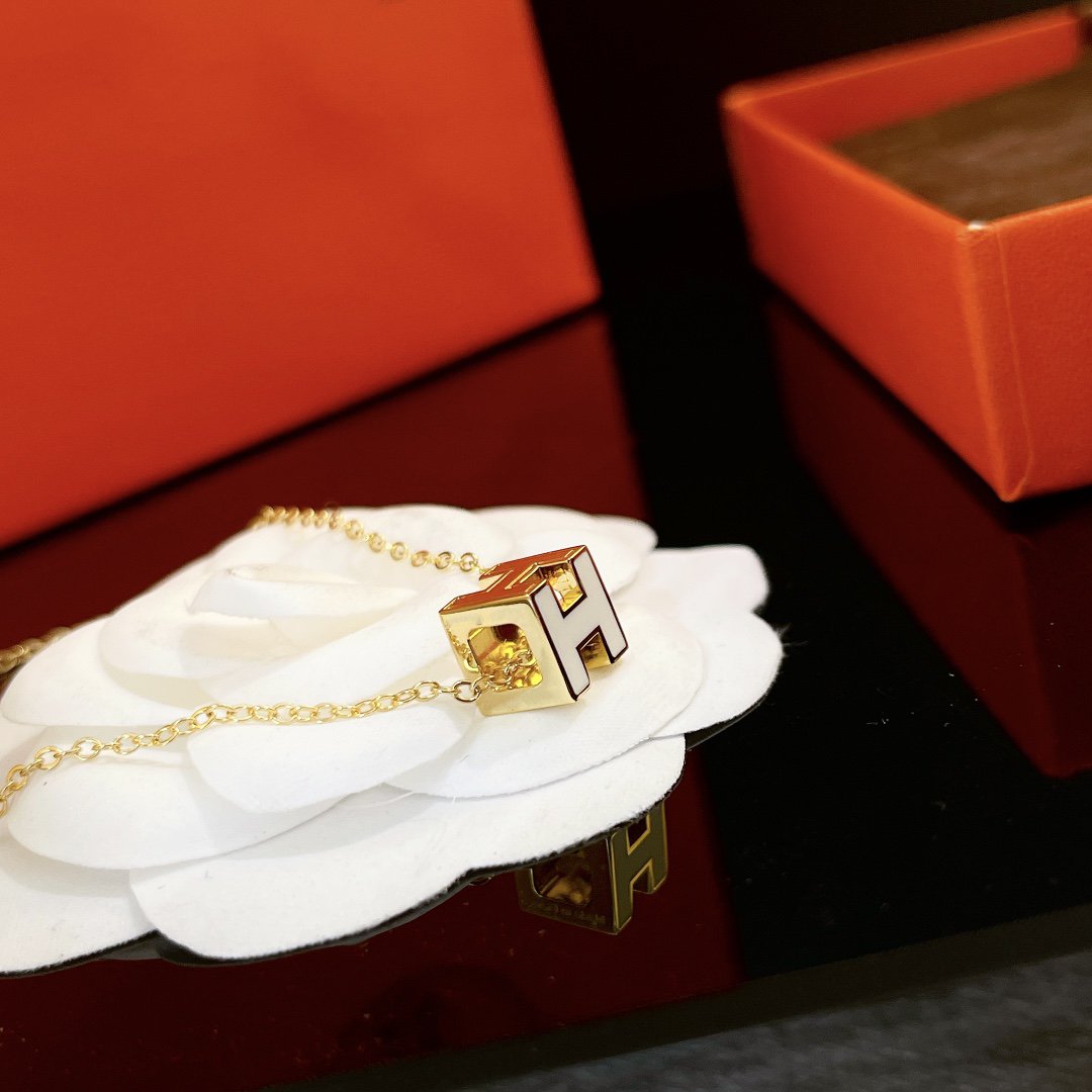 [Royal Jewelry]H WHITE SQUARE GOLD NECKLACE