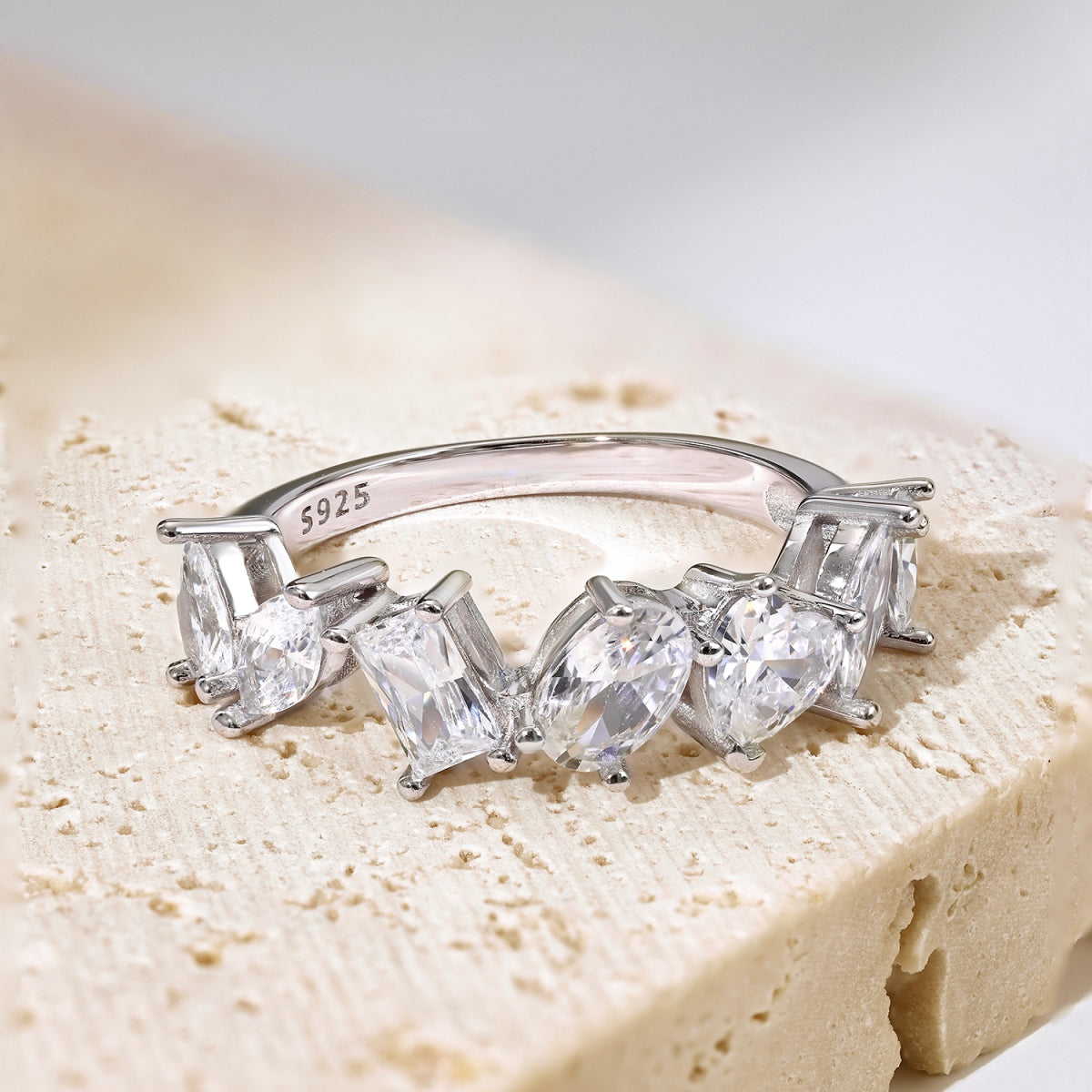 [Royal Jewelry]Delicate Multi Cut Ring