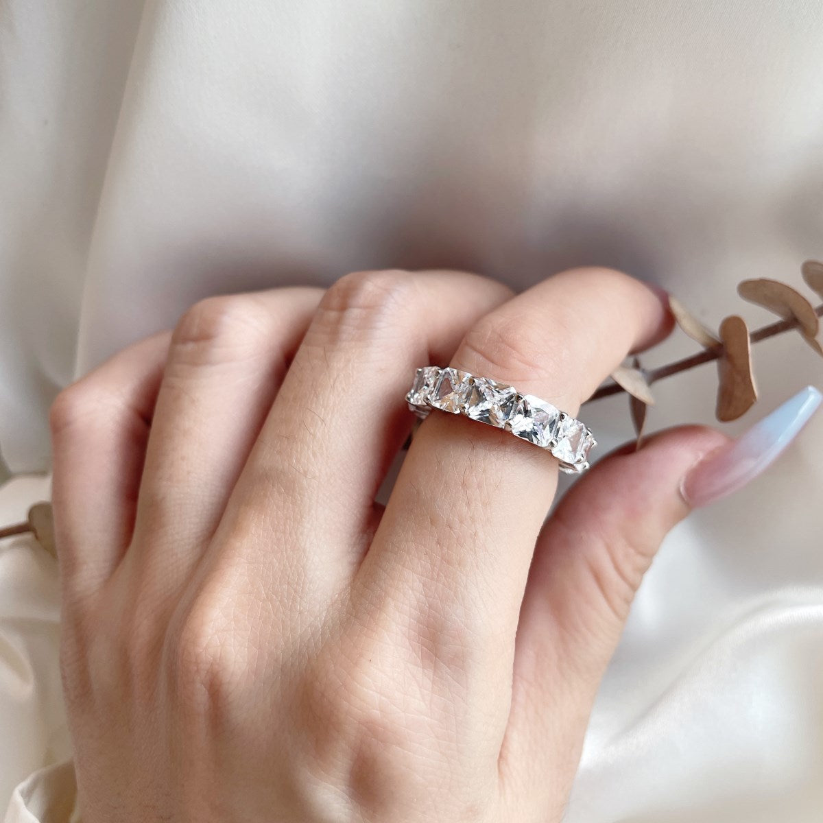 [Royal Jewelry]Elegant Princess Cut Tennis Ring