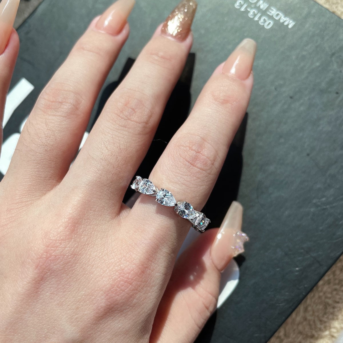 [Royal Jewelry]Exquisite Pear Cut Tennis Ring