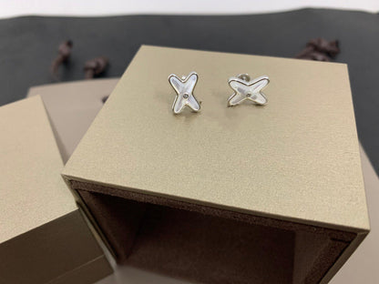 [Royal Jewelry]JEUX DE WHITE MOP SILVER DIAMOND EARRINGS