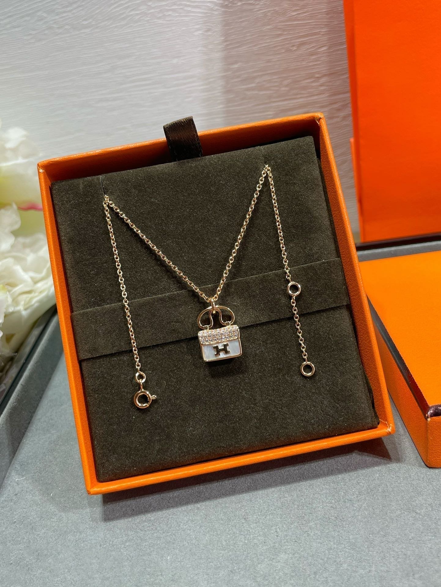 [Royal Jewelry]H CIRCE MOISSANITE PENDANT NECKLACE GOLD