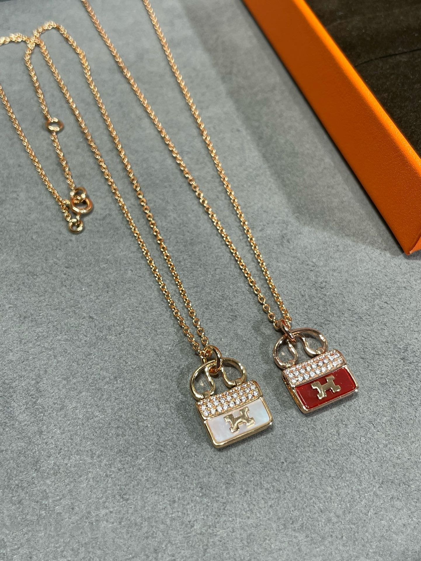 [Royal Jewelry]H CIRCE MOISSANITE PENDANT NECKLACE GOLD