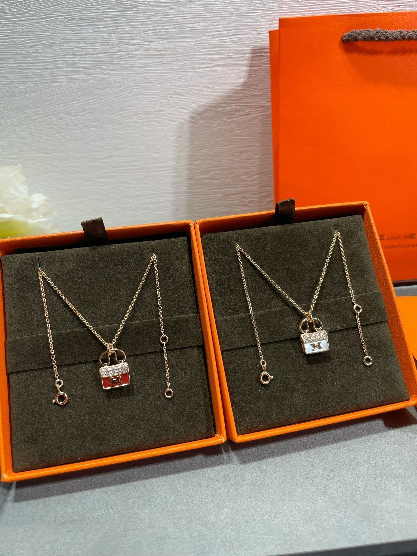 [Royal Jewelry]H CIRCE MOISSANITE PENDANT NECKLACE GOLD