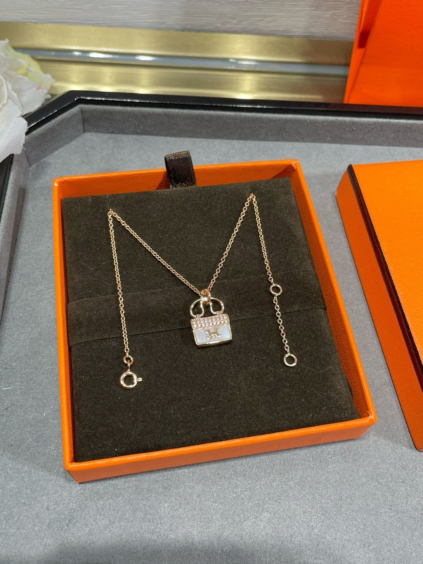 [Royal Jewelry]H CIRCE MOISSANITE PENDANT NECKLACE GOLD