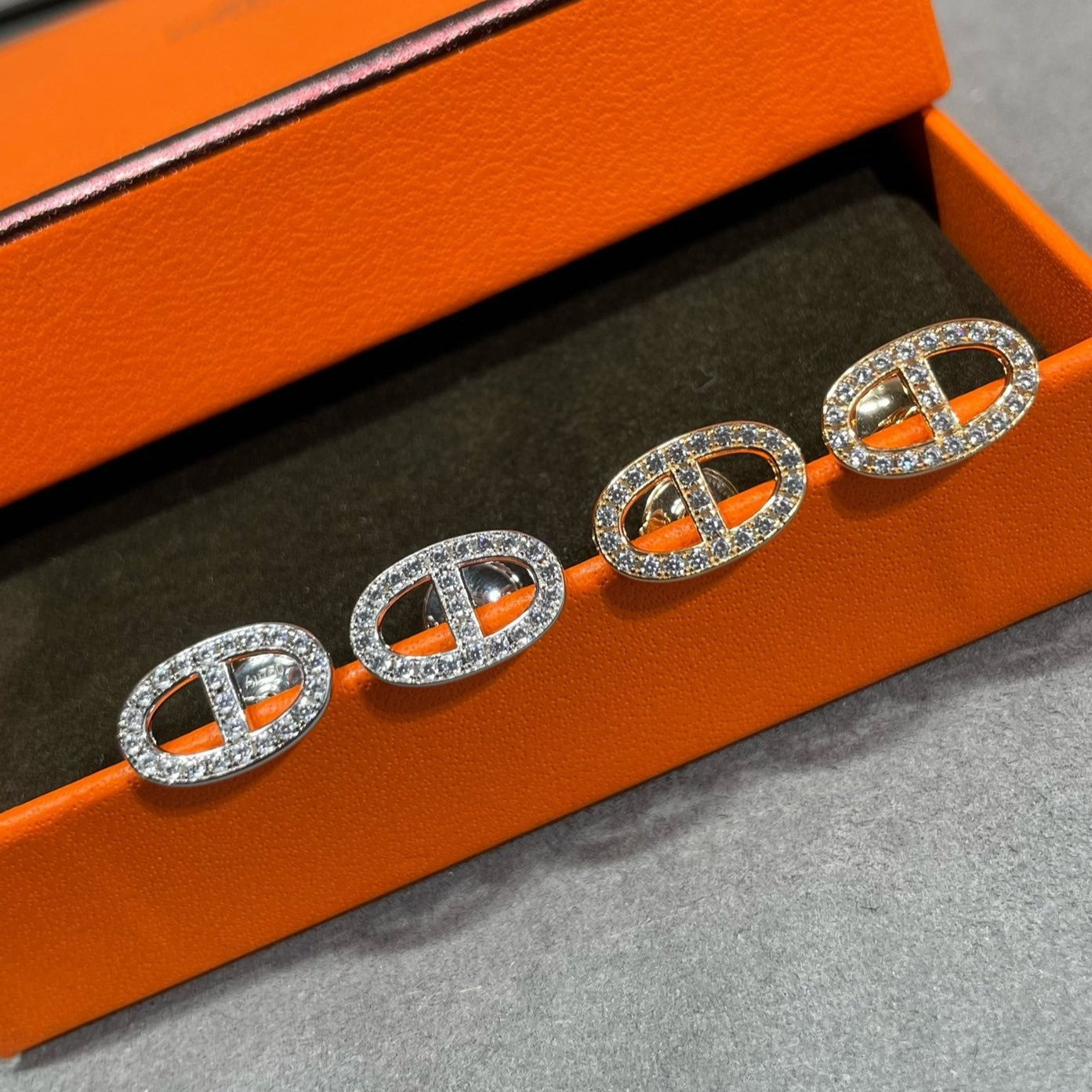 [Royal Jewelry]HM FULL DIAMOND PIG NOSE STUD EARRINGS