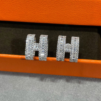[Royal Jewelry]H STUD EARRINGS WITH SILVER DIAMONDS