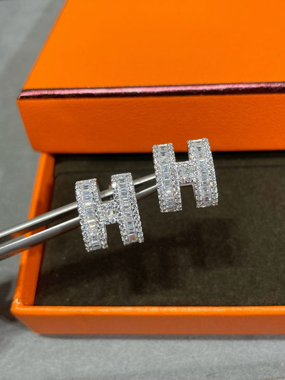 [Royal Jewelry]H STUD EARRINGS WITH SILVER DIAMONDS
