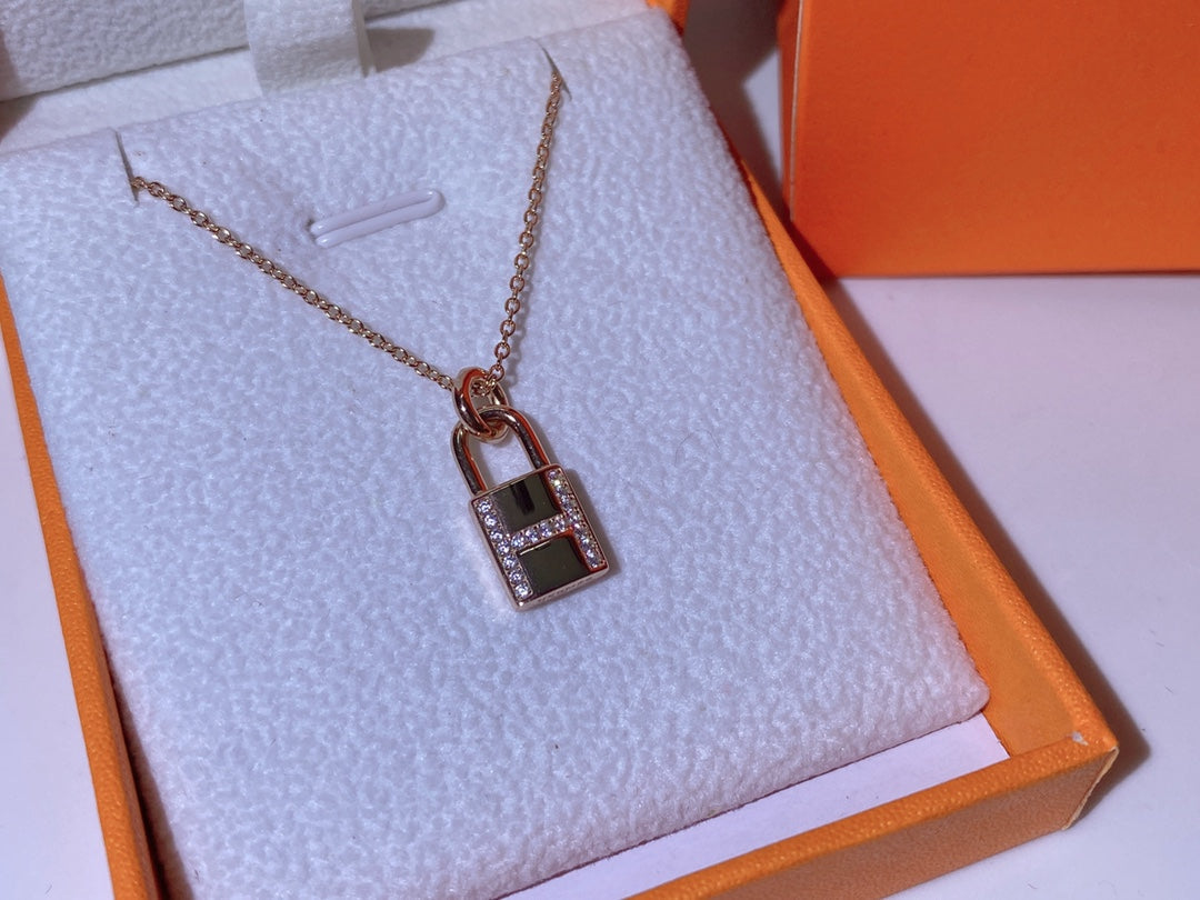 [Royal Jewelry]HM ADVANCED NICHE LOCK HEAD NECKLACE DIAMONDS