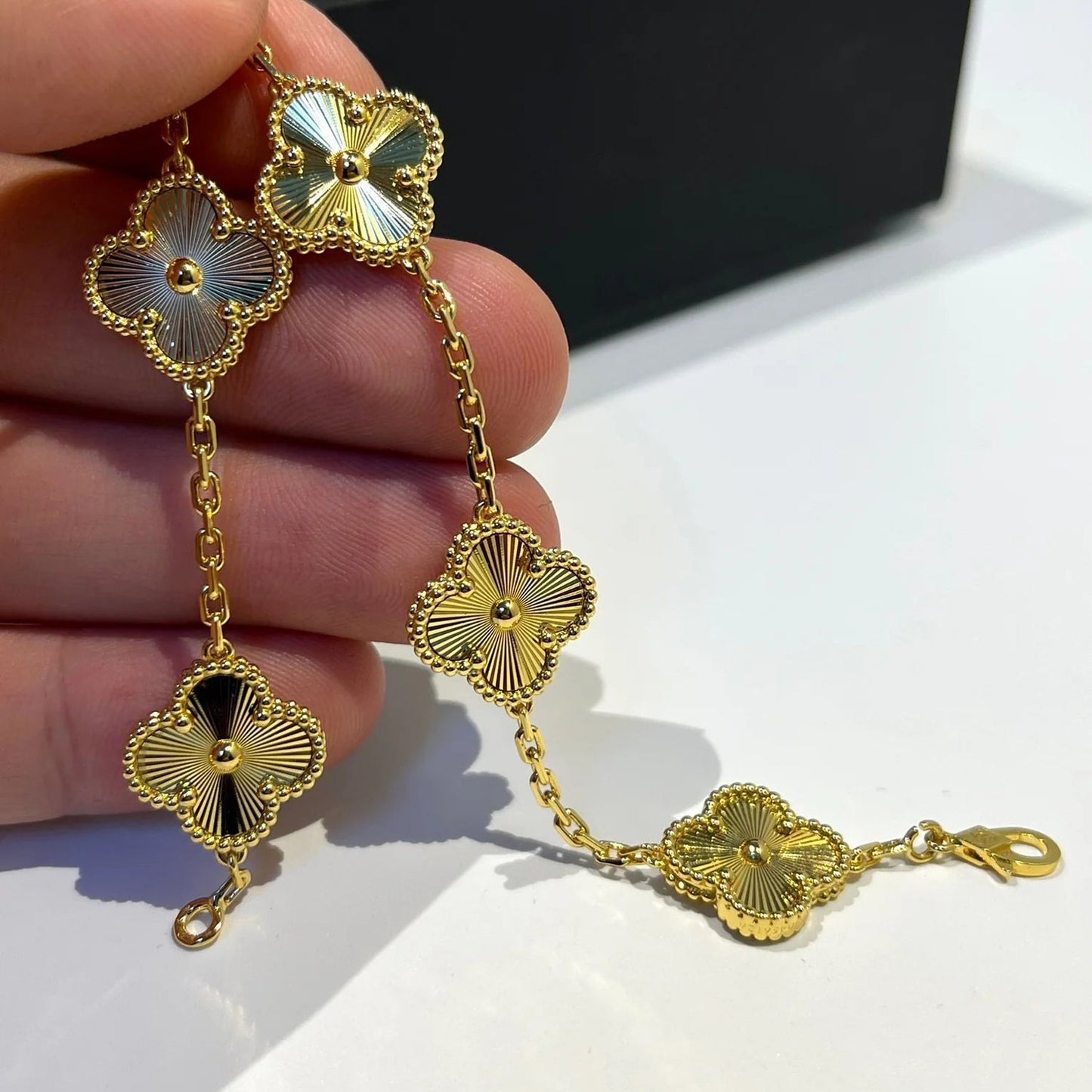 [Royal Jewelry]CLOVER 5 FLOWERS LASER BRACELET