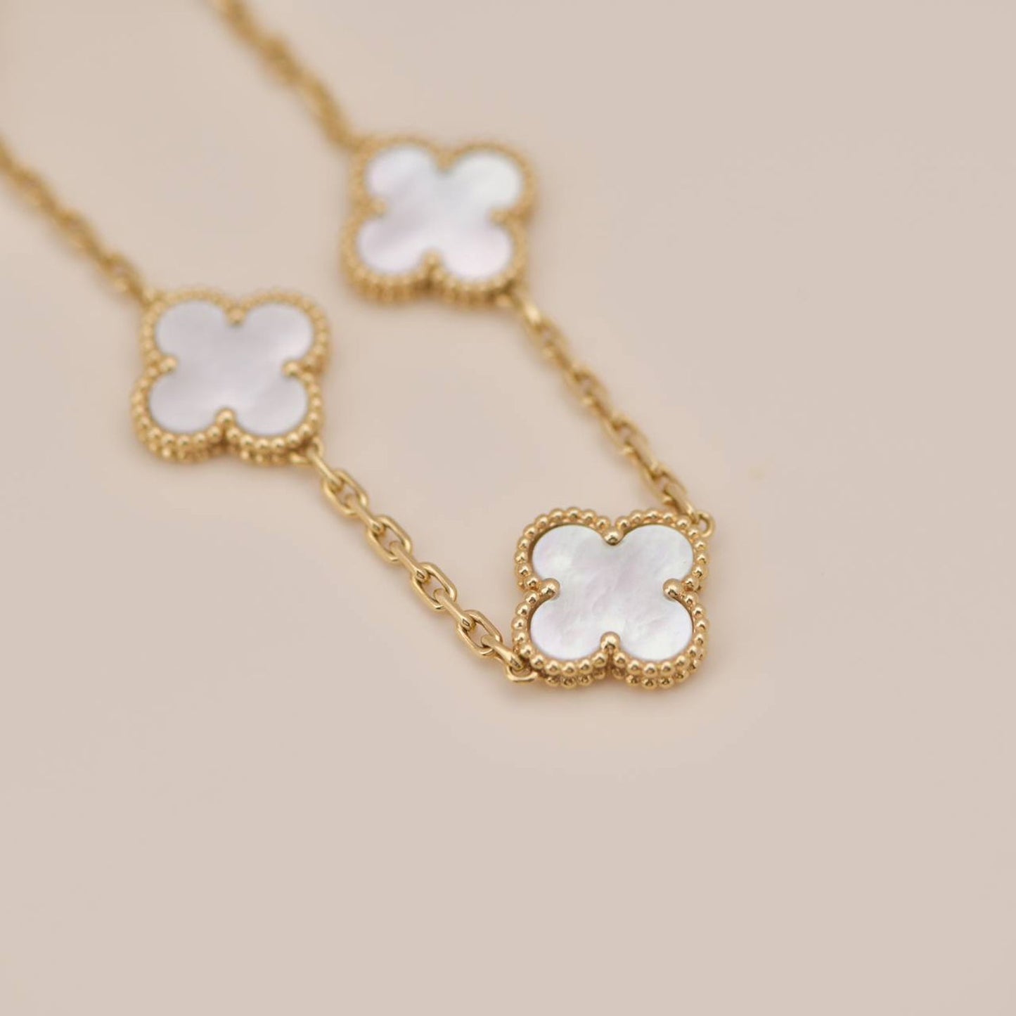 [Royal Jewelry]CLOVER  5 MOTIF WHITE MOP BRACELET