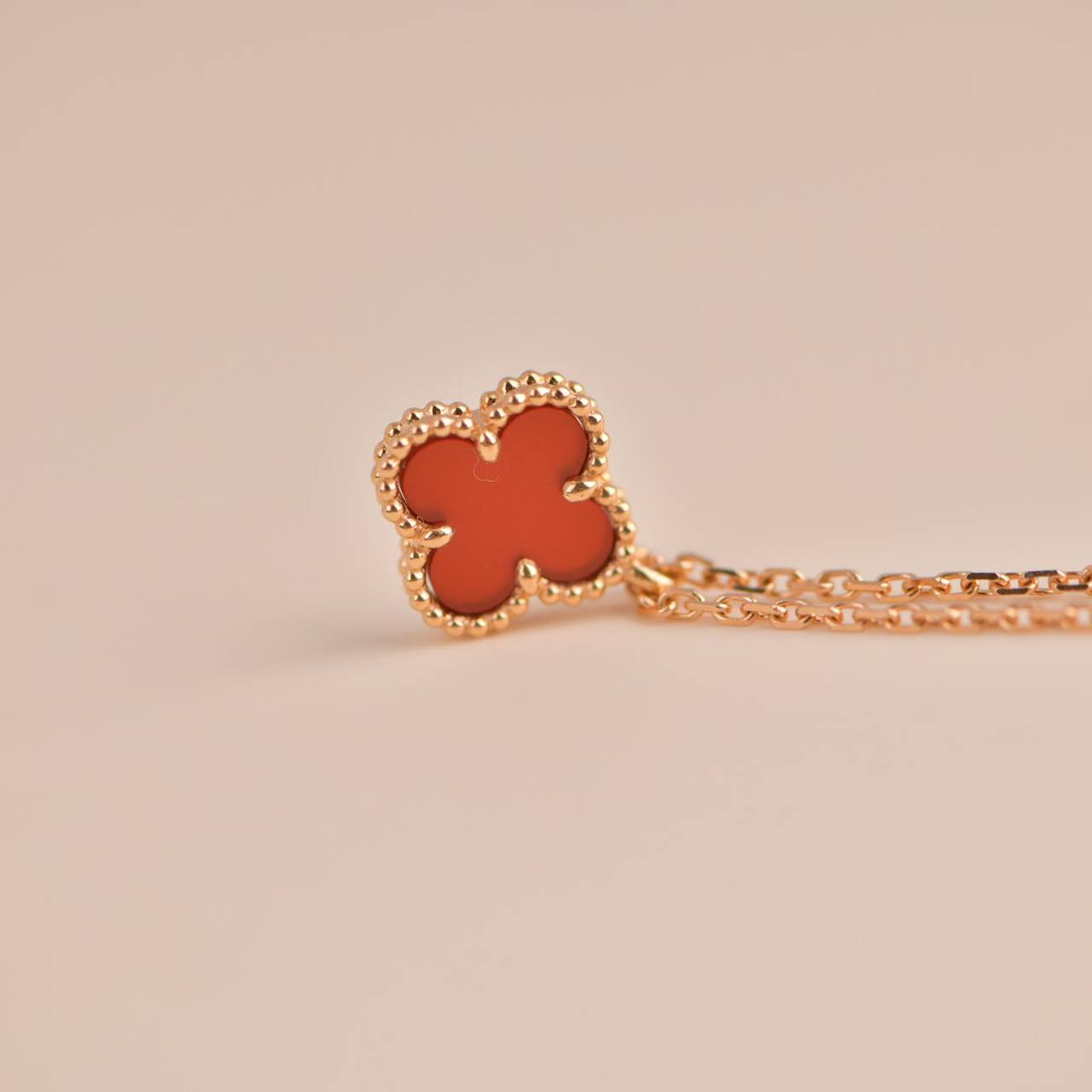[Royal Jewelry]CLOVER MINI 9.5MM WHITE CARNELIANS NECKLACE
