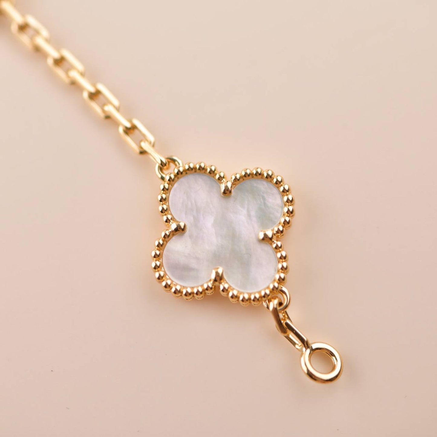 [Royal Jewelry]CLOVER  5 MOTIF WHITE MOP BRACELET