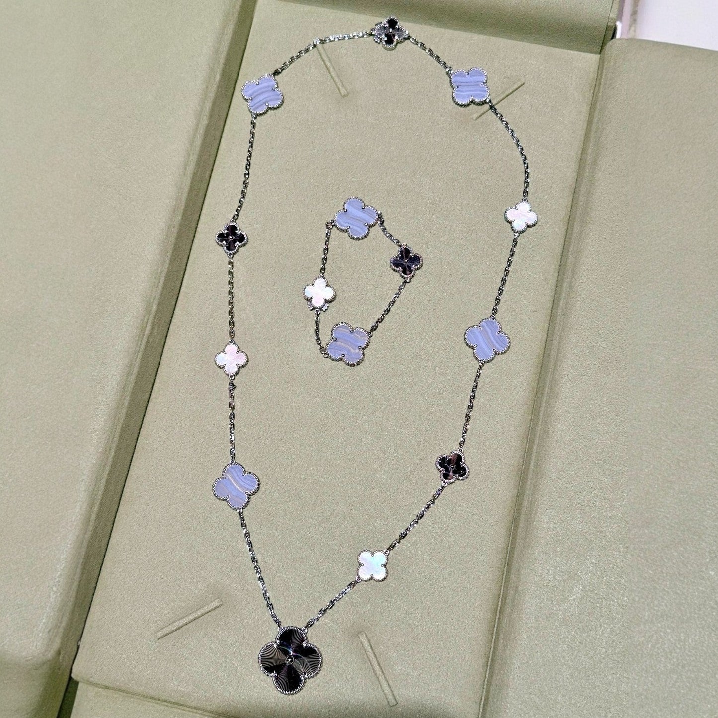 [Royal Jewelry]DETACHABLE CLOVER 15(11+4) FLOWER SILVER NECKLACE SET