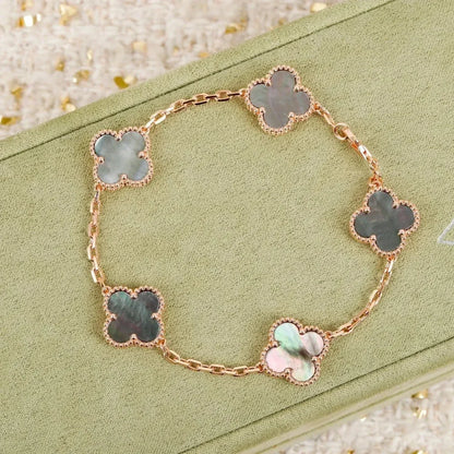 [Royal Jewelry]CLOVER 5 MOTIF GRAY MOP  BRACELET