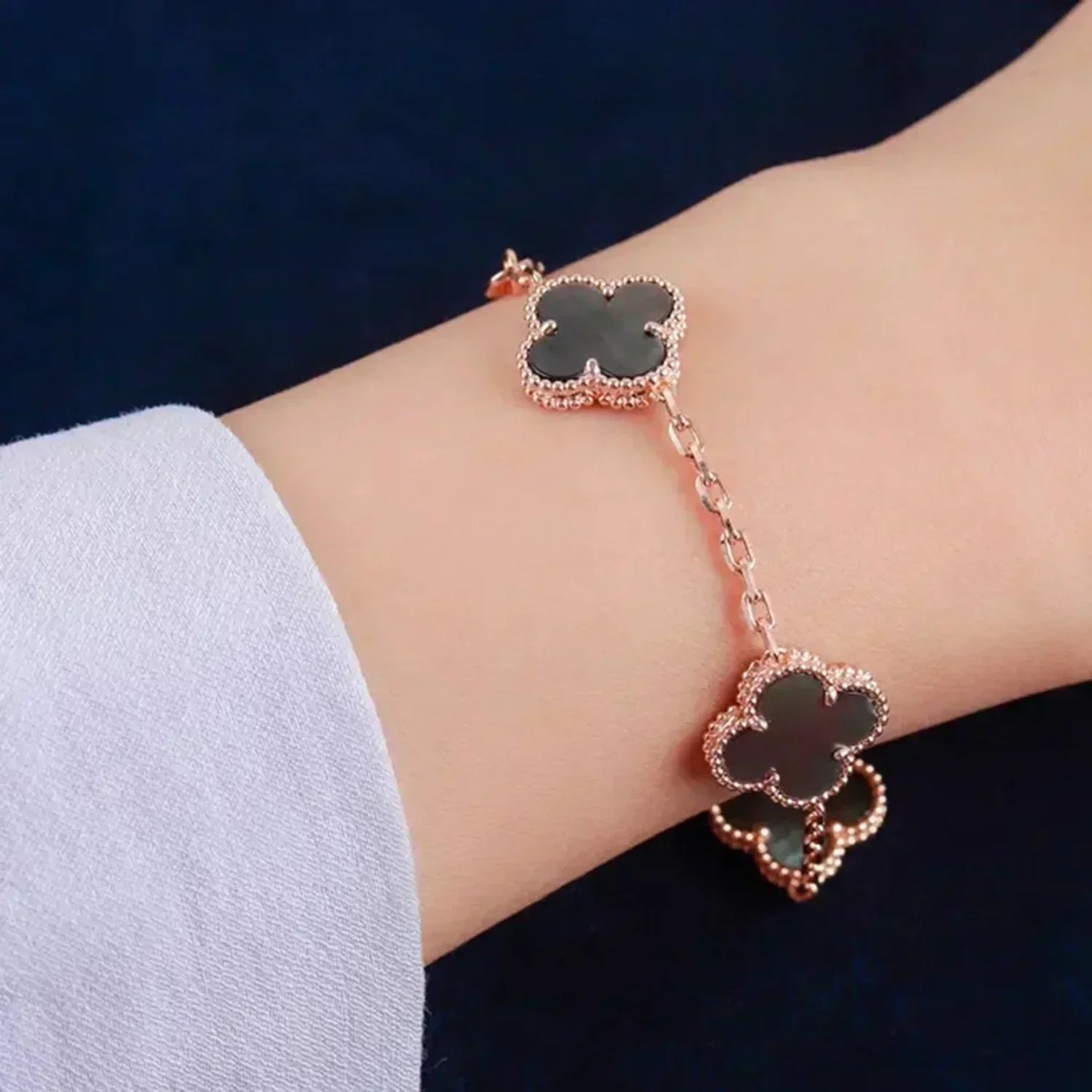 [Royal Jewelry]CLOVER 5 MOTIF GRAY MOP  BRACELET