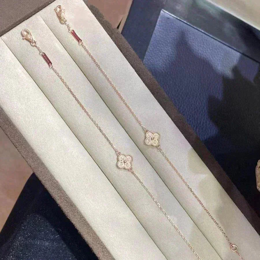 [Royal Jewelry]CLOVER SINGLE FLOWER BRACELET