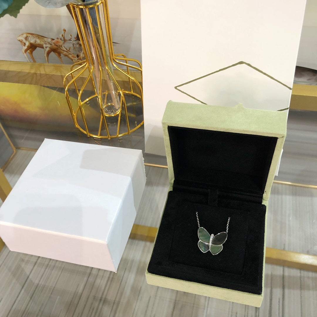 [Royal Jewelry]LARGE BUTTERFLY SILVER PENDANT DIAMOND NECKLACE